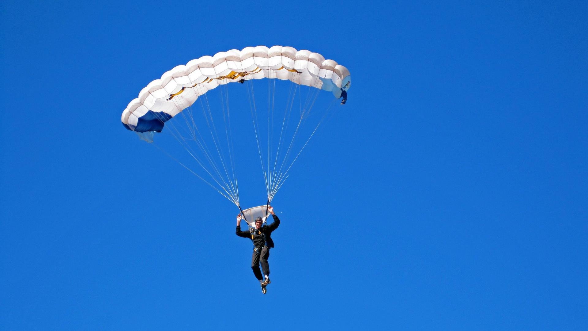 中国蝶泳新星闪耀国际赛场,破纪录摘金创历史